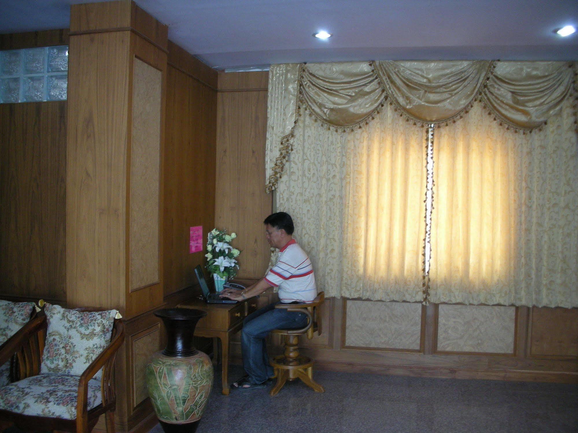 Veerasuda Condotel Ratchaburi Luaran gambar