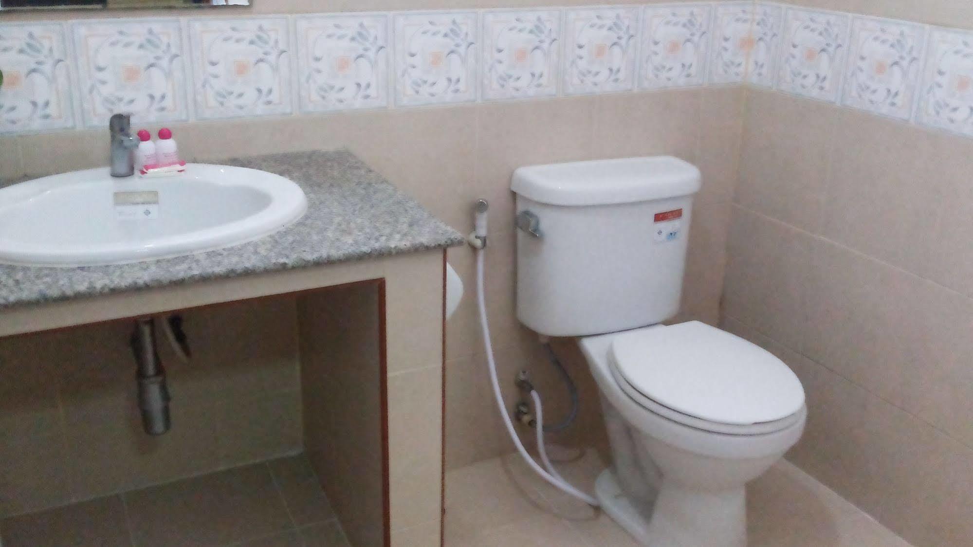 Veerasuda Condotel Ratchaburi Luaran gambar
